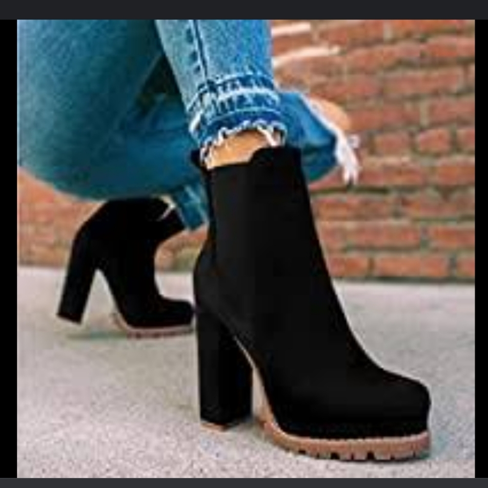 😍Gorgeous/Comfy Black Block Heels